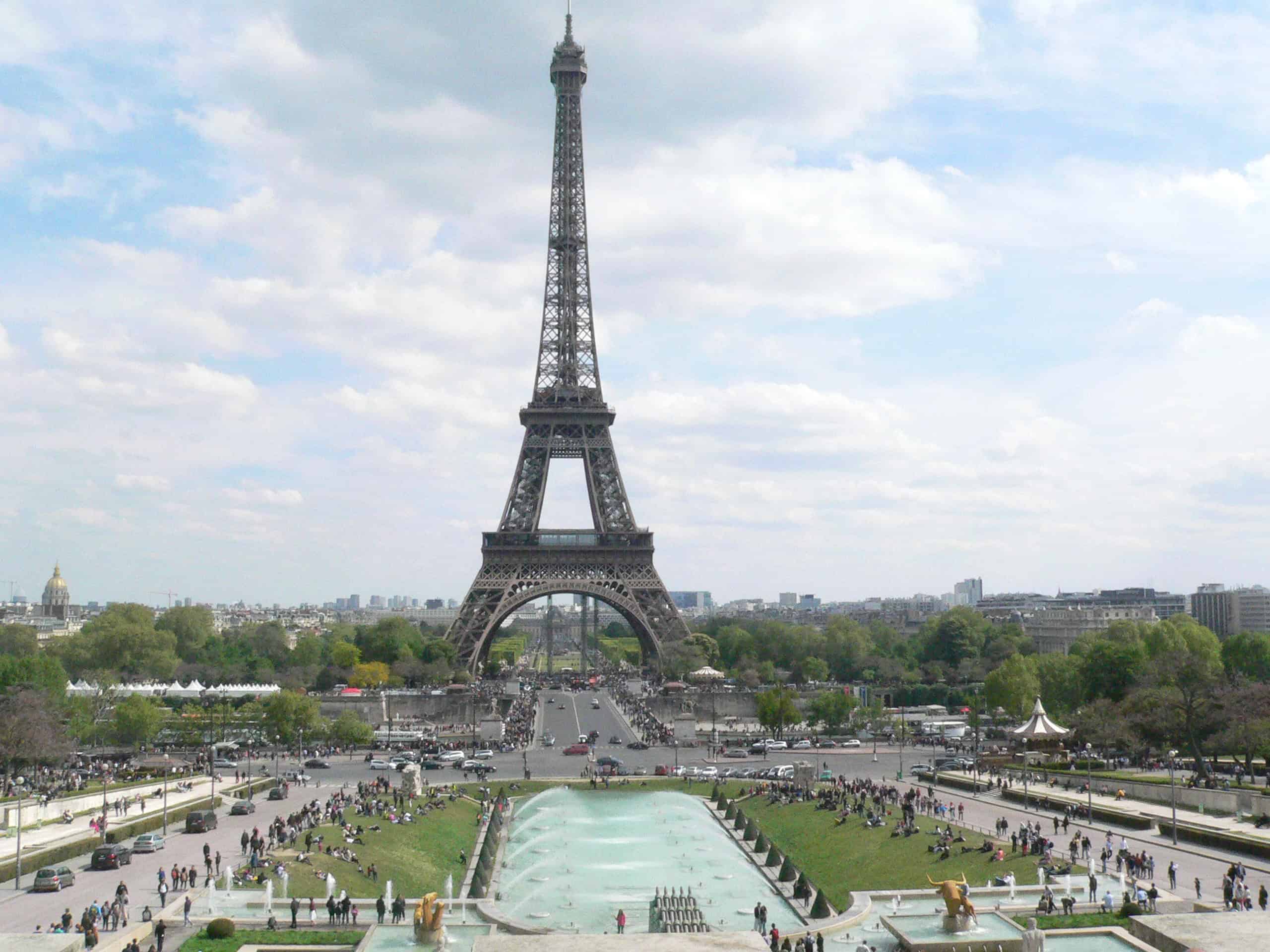 eiffel tower with forecourt during daytime